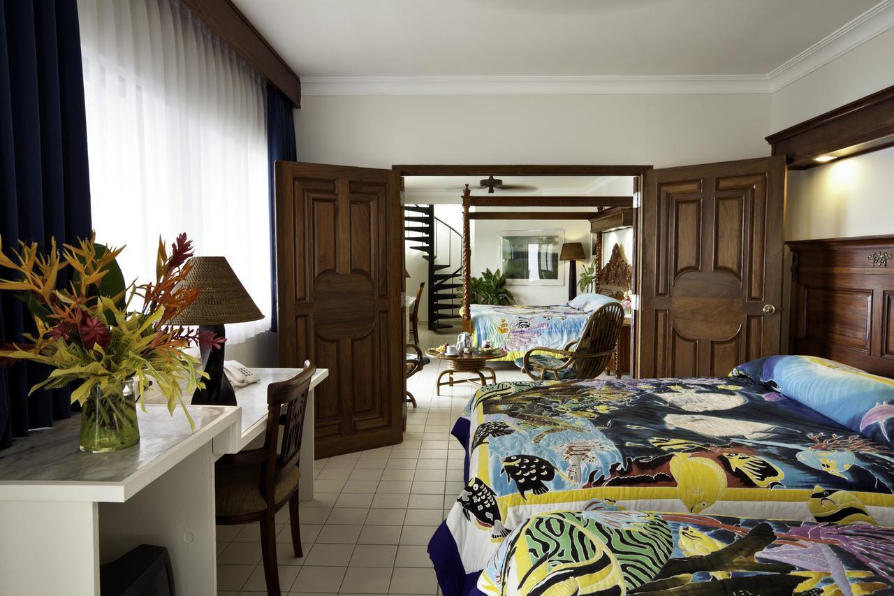 Manta Ray Bay Resort Colonia Kültér fotó