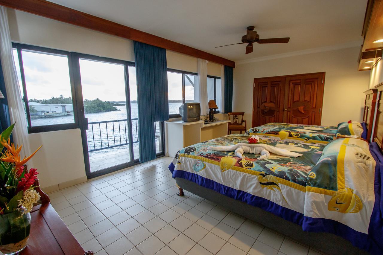Manta Ray Bay Resort Colonia Kültér fotó