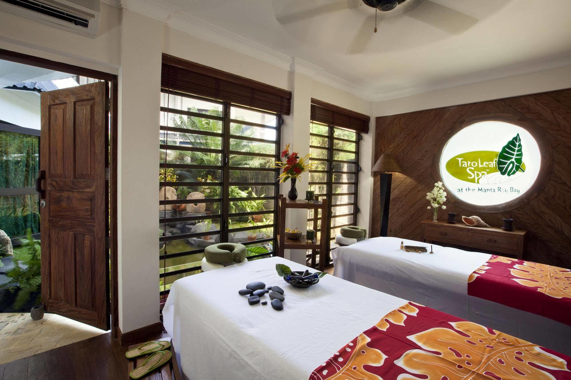 Manta Ray Bay Resort Colonia Kültér fotó