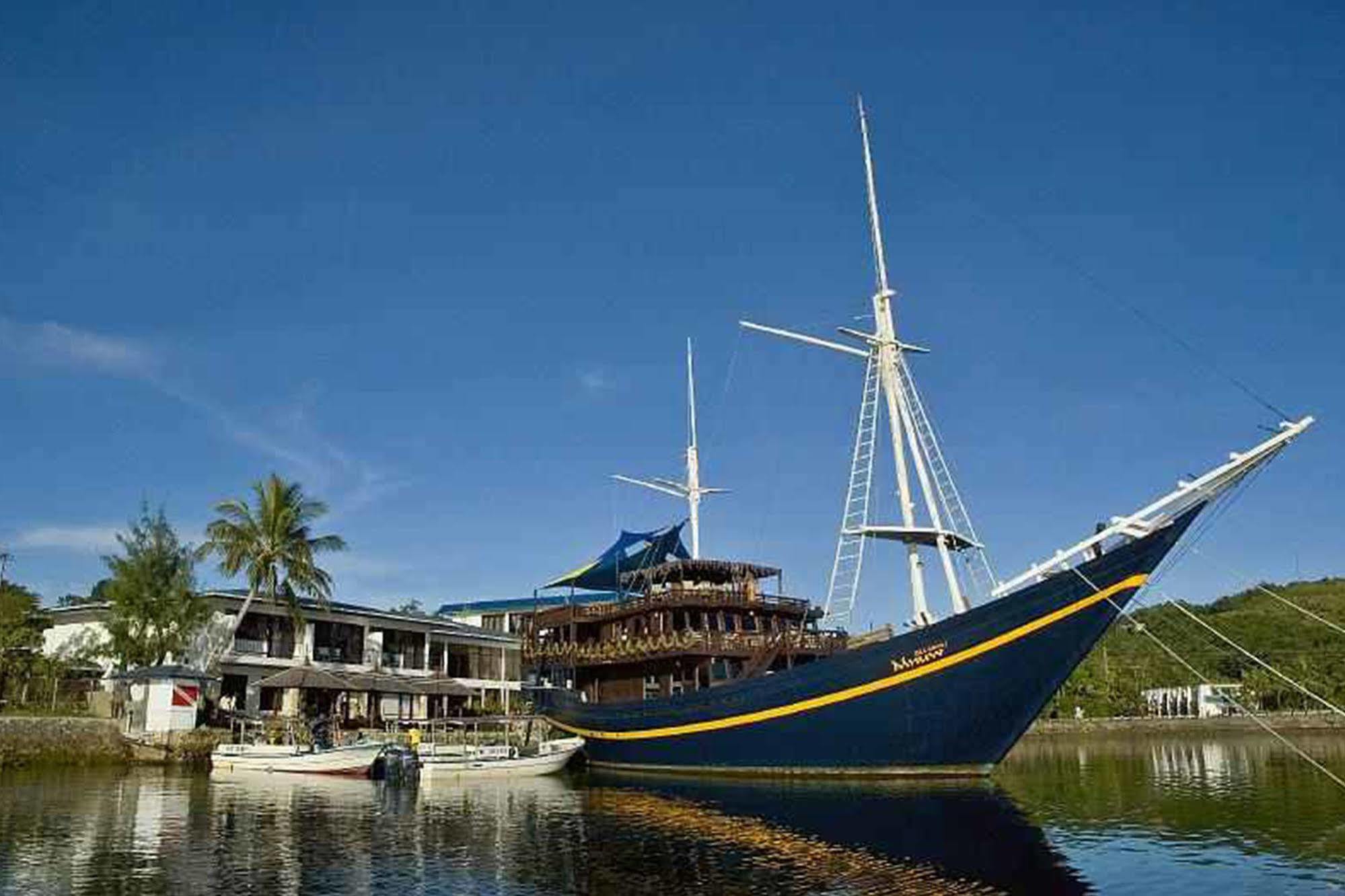 Manta Ray Bay Resort Colonia Kültér fotó